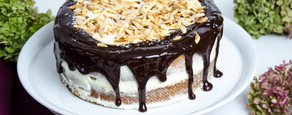 Herbstliche Karotten-Mandel Torte mit Kokos-Frosting