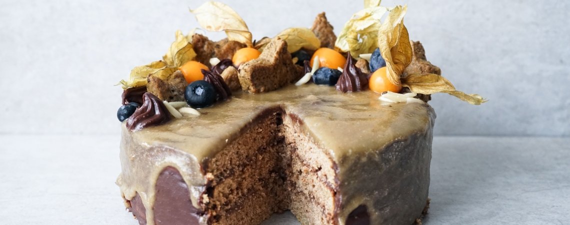 Lebkuchen-Schoko Torte mit Karamell Drizzle