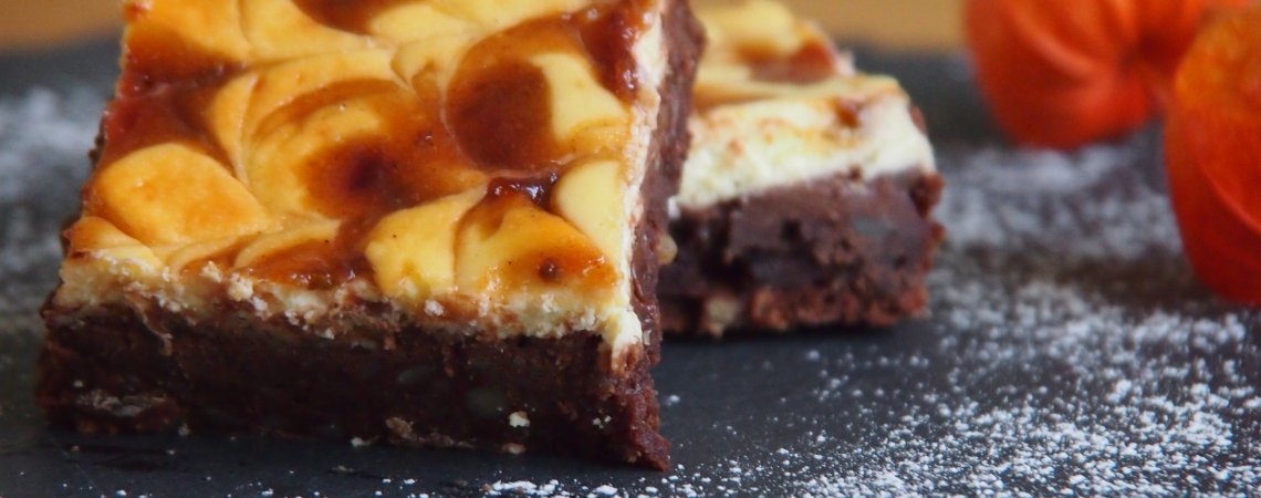 Cheesecake-Brownies mit Zwetschkenswirl